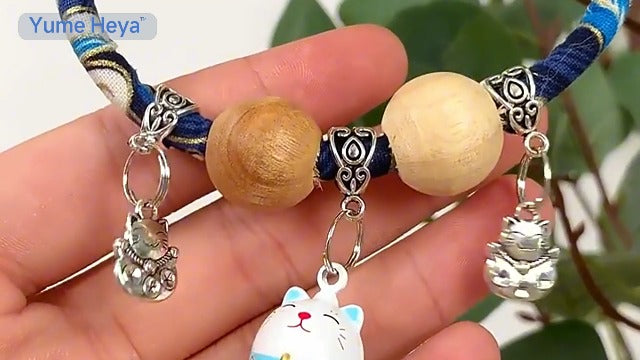 和風猫首輪 防虫クスの木 × 手作り木綿布 招き猫ベル & 職人刺繍 中小型共⽤