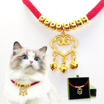 猫首輪  赤い紐 金色アクセサリー 安全設計 快適ソフト サイズ調節可能 軽量 成猫用 猫犬通用 M【4-7.5 KG以内】